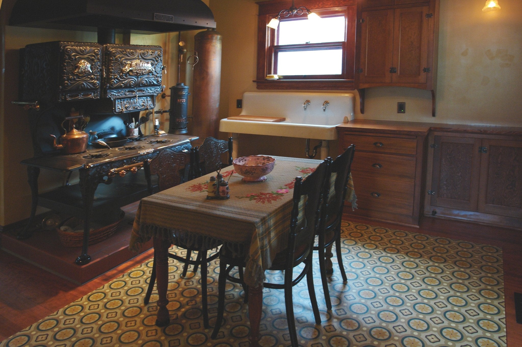 An in-situ image of Field House Floorcloth #2 in its Victorian kitchen.
